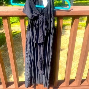 Chloe black, pleated dress🌺